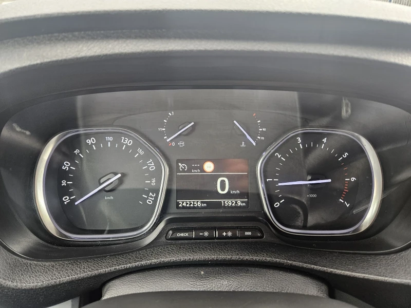 Toyota Proace City 2.0 150к.с, снимка 16 - Автомобили и джипове - 53022287