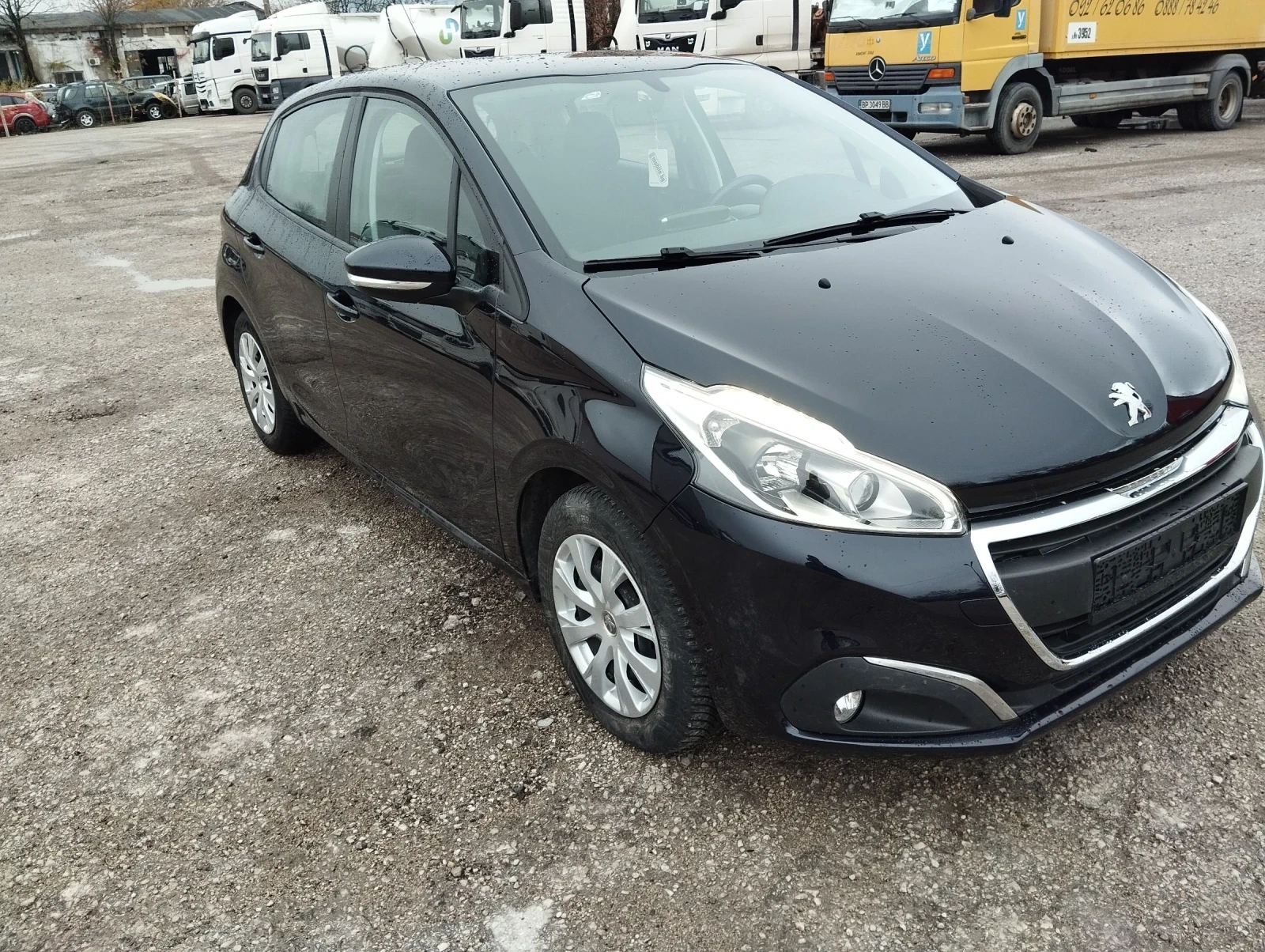 Peugeot 208 1.2i euro6, снимка 1