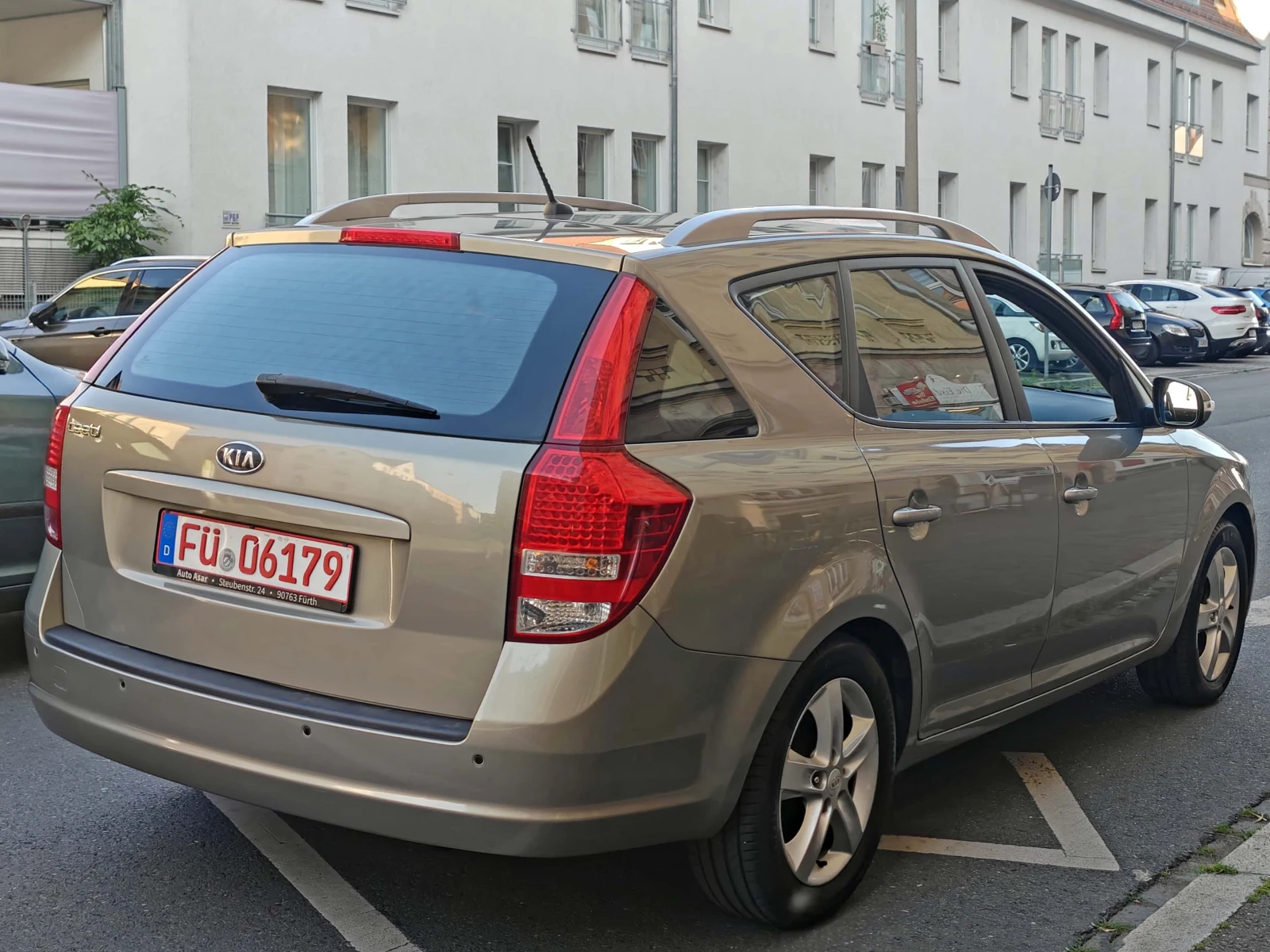 Kia Ceed Facelift, много запазена, лизинг - изображение 4