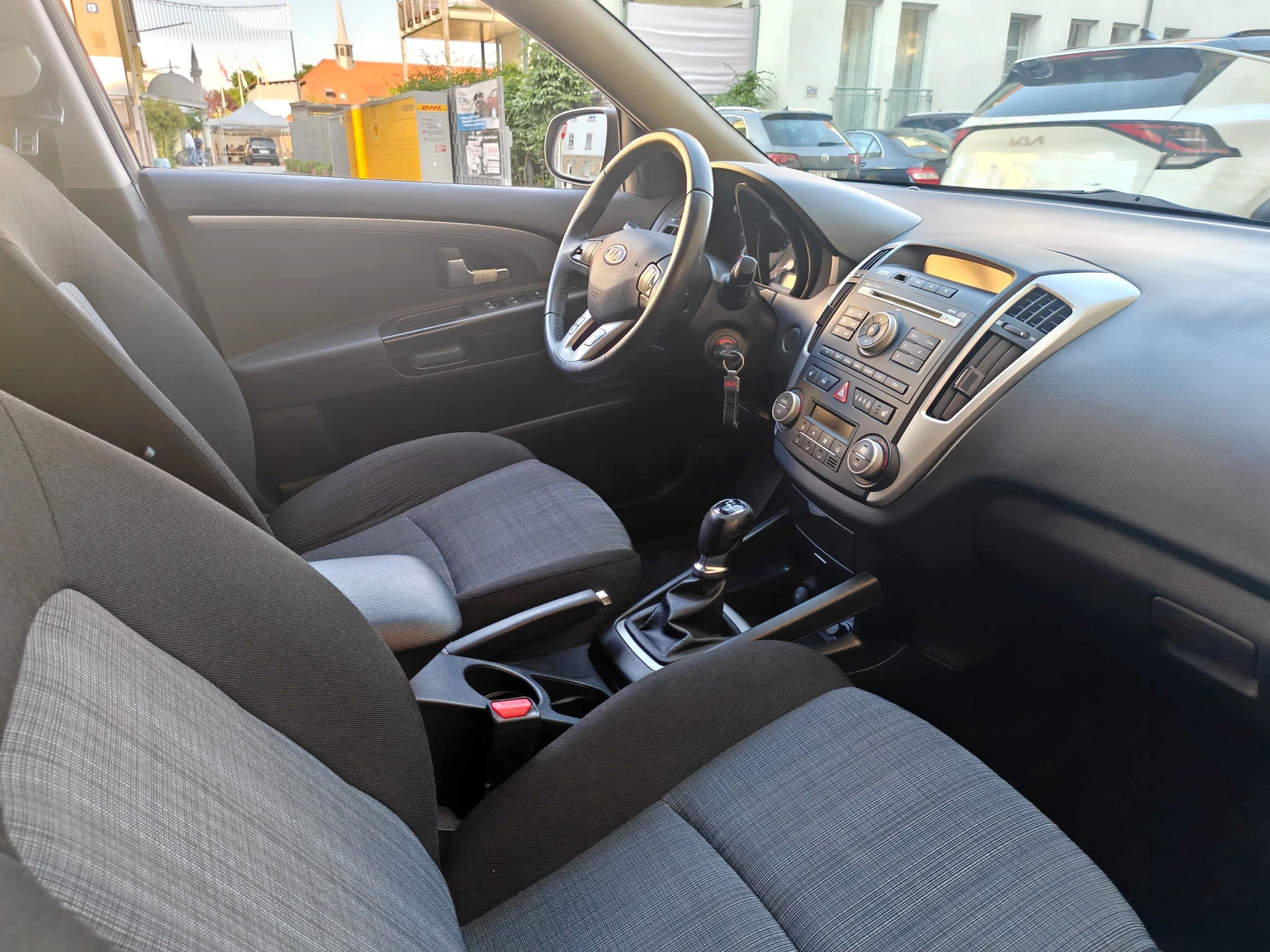 Kia Ceed Facelift, много запазена, лизинг - изображение 10
