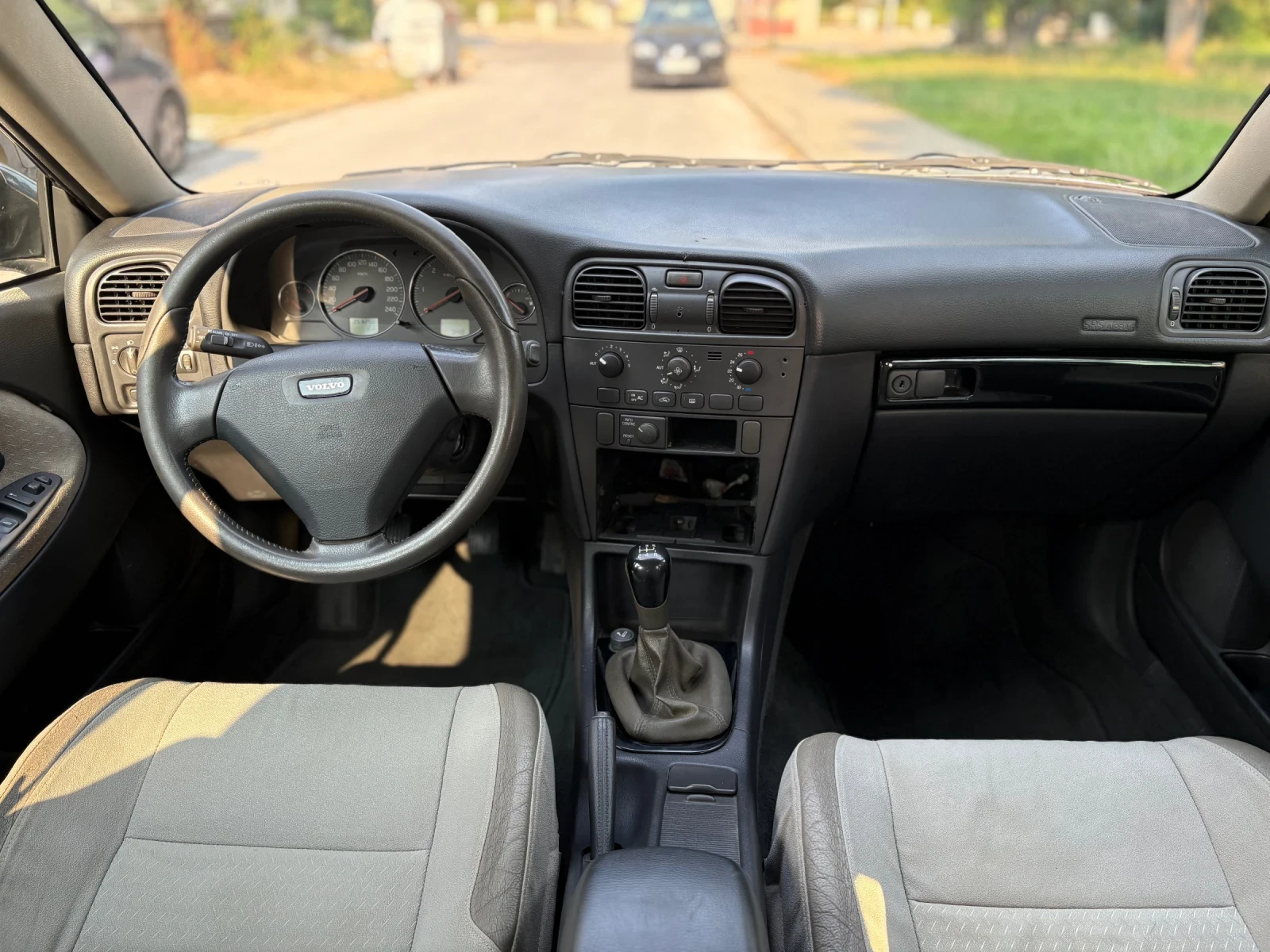 Volvo V40 1.9D, 115к.с, КЛИМАТИК - изображение 4