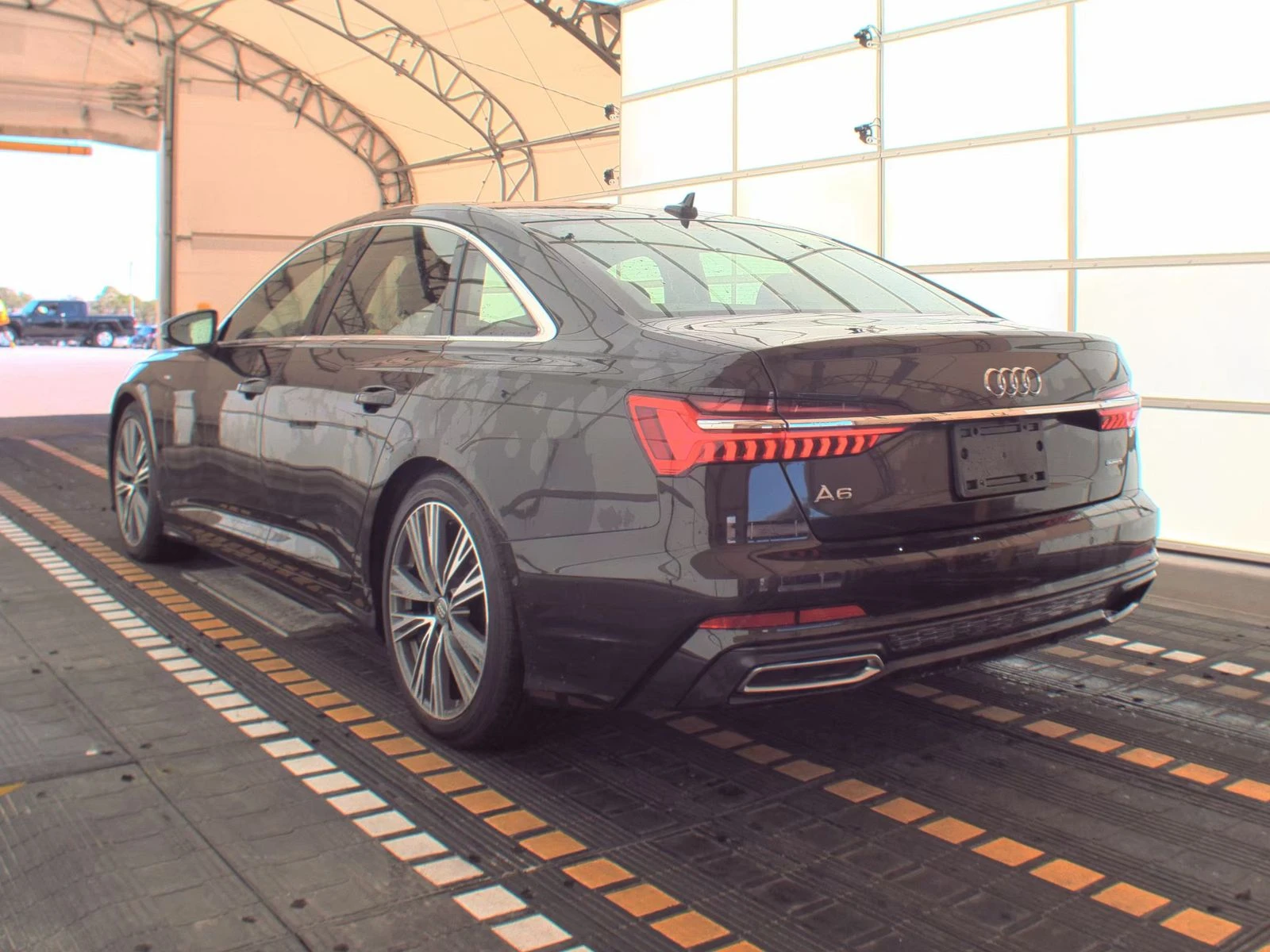 Audi A6 3.0T PRESTIGE ФИКСИРАНА ЦЕНА! DISTRONIC/ОБДУХВАНЕ - изображение 4