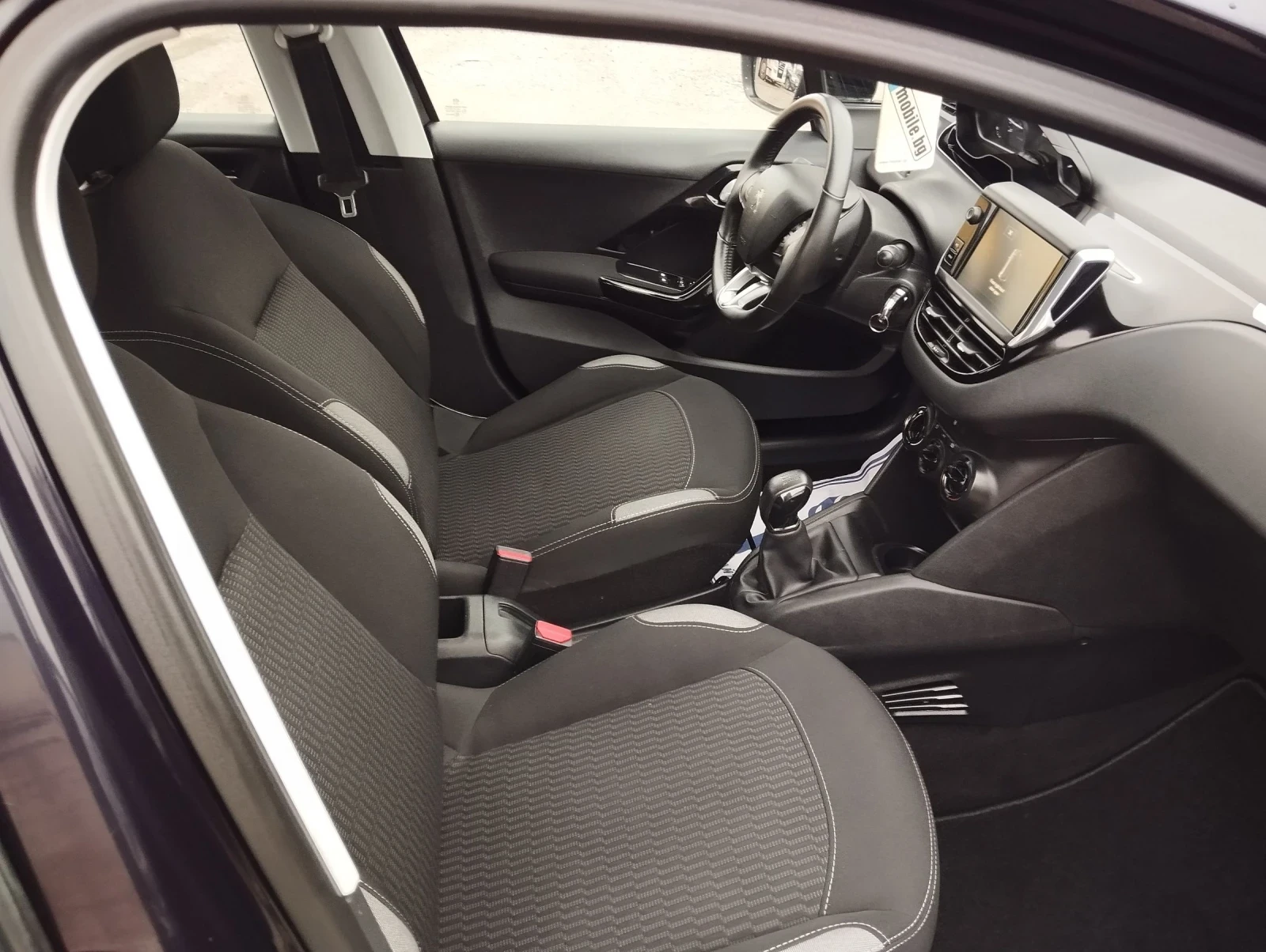 Peugeot 208 1.2i euro6 - изображение 9