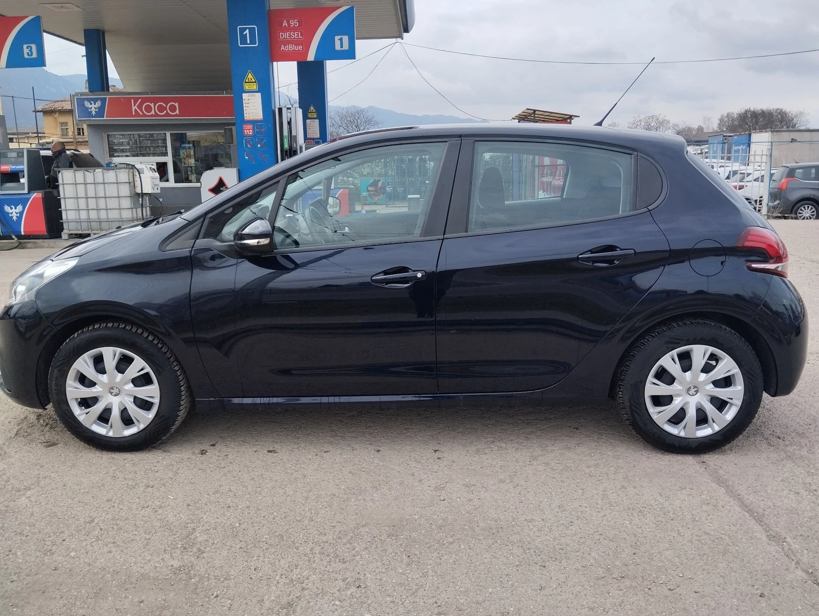 Peugeot 208 1.2i Face euro 6, снимка 4 - Автомобили и джипове - 53331149