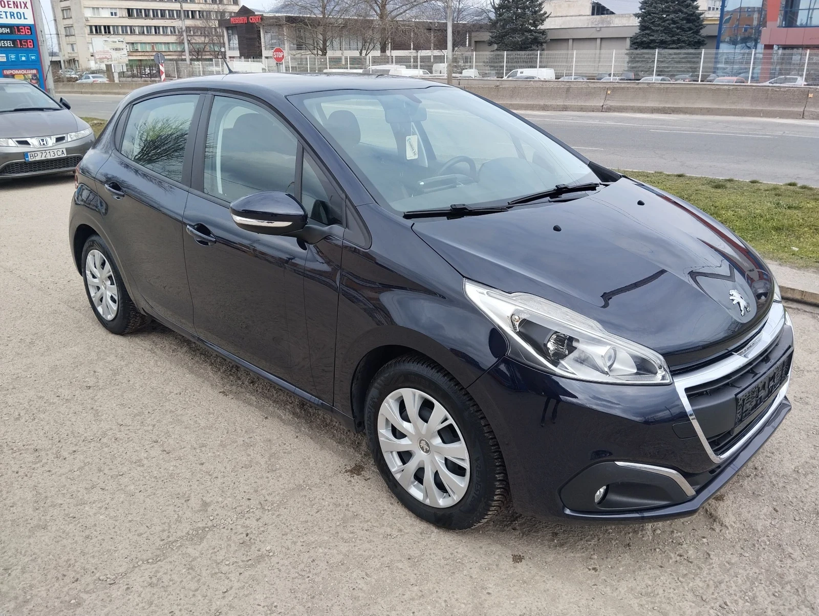 Peugeot 208 1.2i Face euro 6, снимка 3 - Автомобили и джипове - 53331149