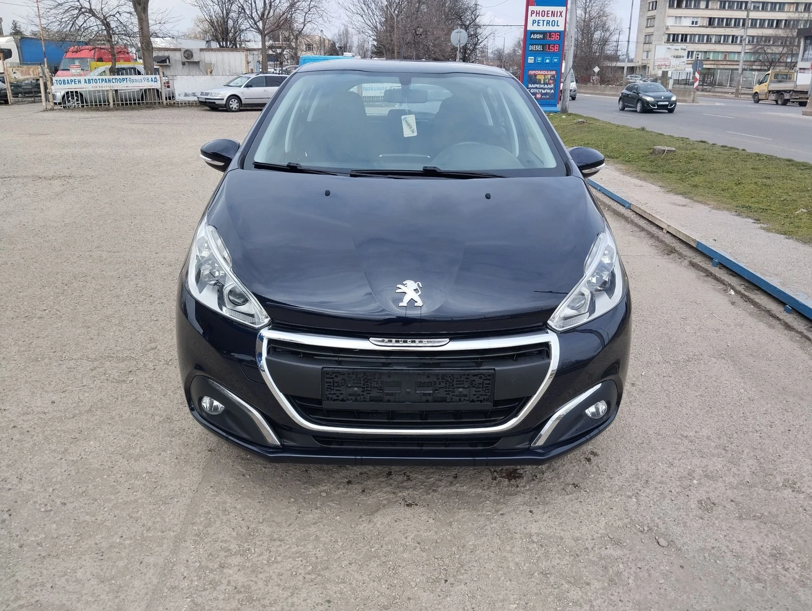 Peugeot 208 1.2i Face euro 6, снимка 2 - Автомобили и джипове - 53331149