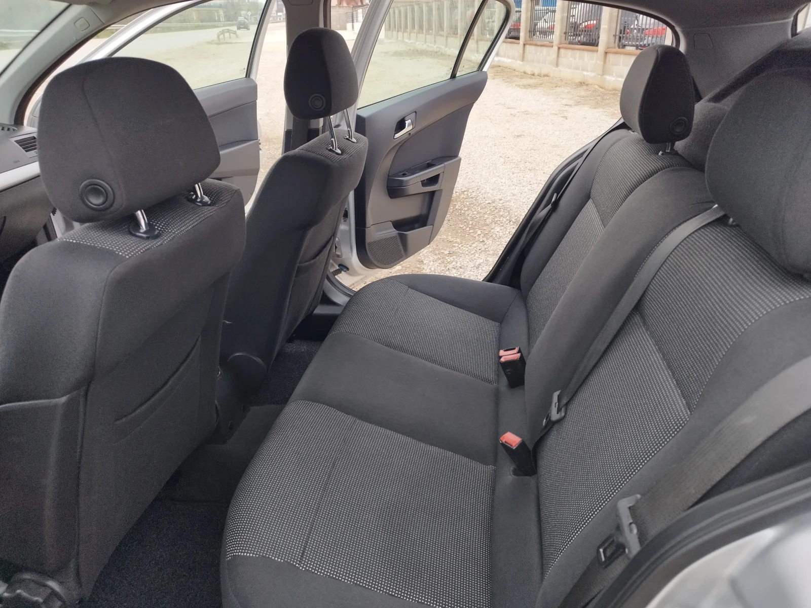 Opel Astra 1.6 i 116kc., снимка 10 - Автомобили и джипове - 53996187