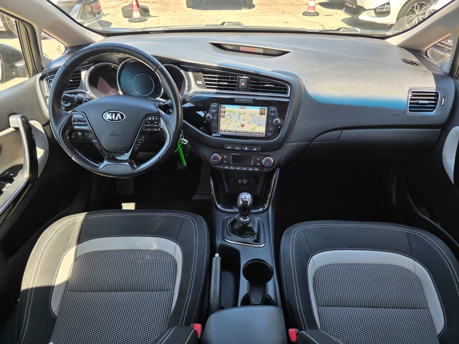 Kia Ceed 1.6 CRDI 136k.c EURO 6, снимка 12 - Автомобили и джипове - 54724703