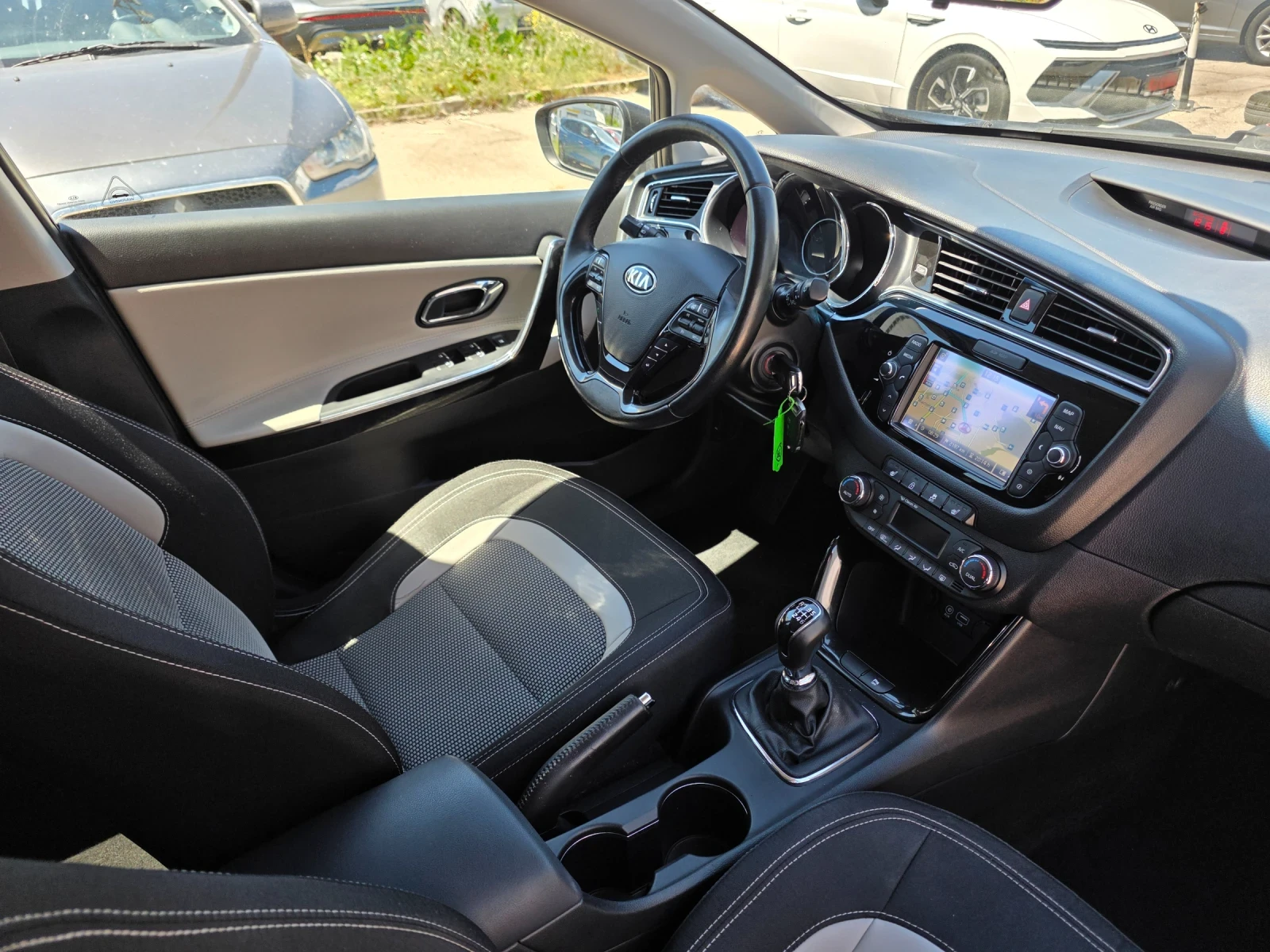 Kia Ceed 1.6 CRDI 136k.c EURO 6, снимка 14 - Автомобили и джипове - 54724703