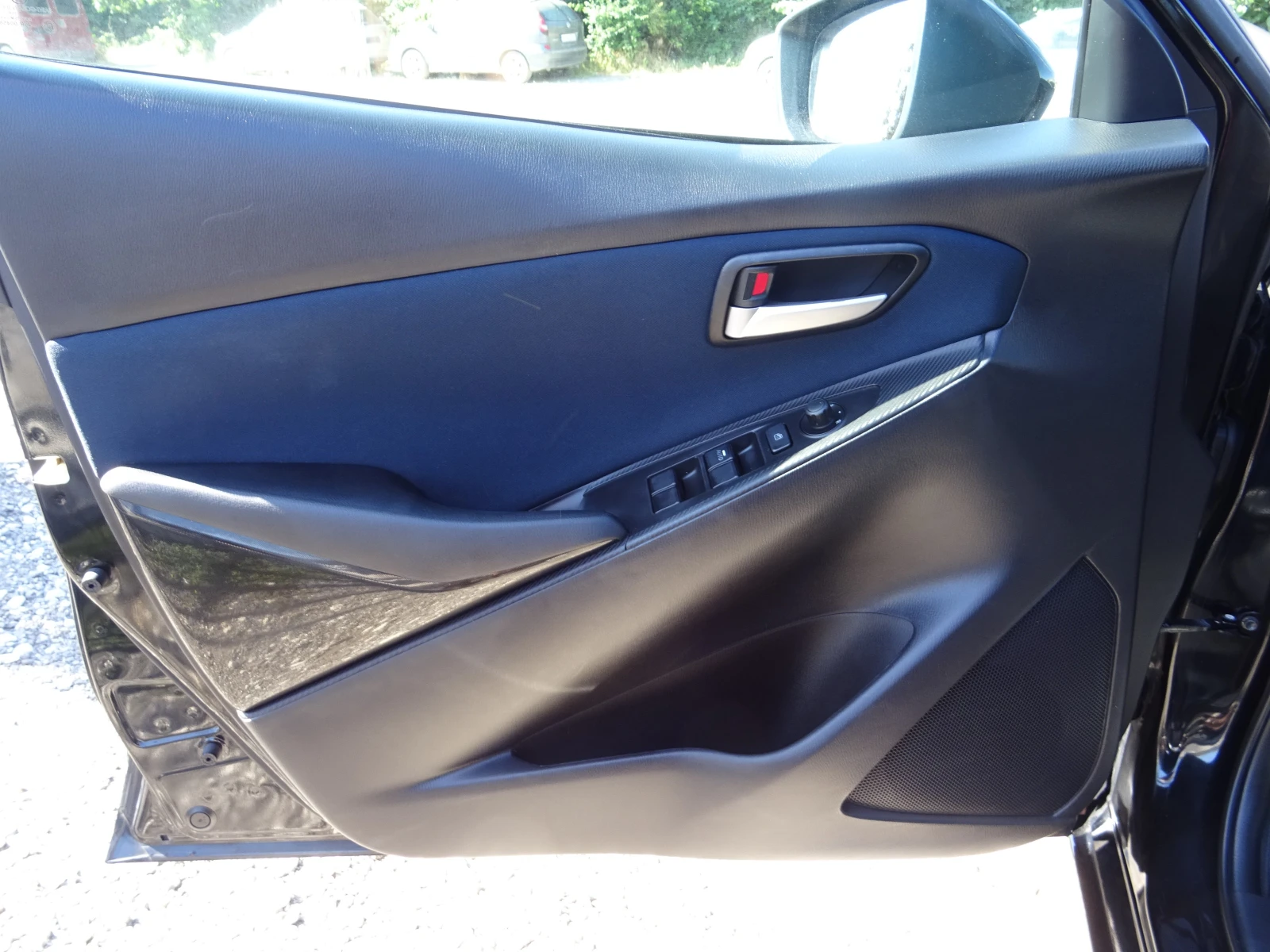 Mazda 2 1.5 Evolve 90cv, снимка 8 - Автомобили и джипове - 55067117