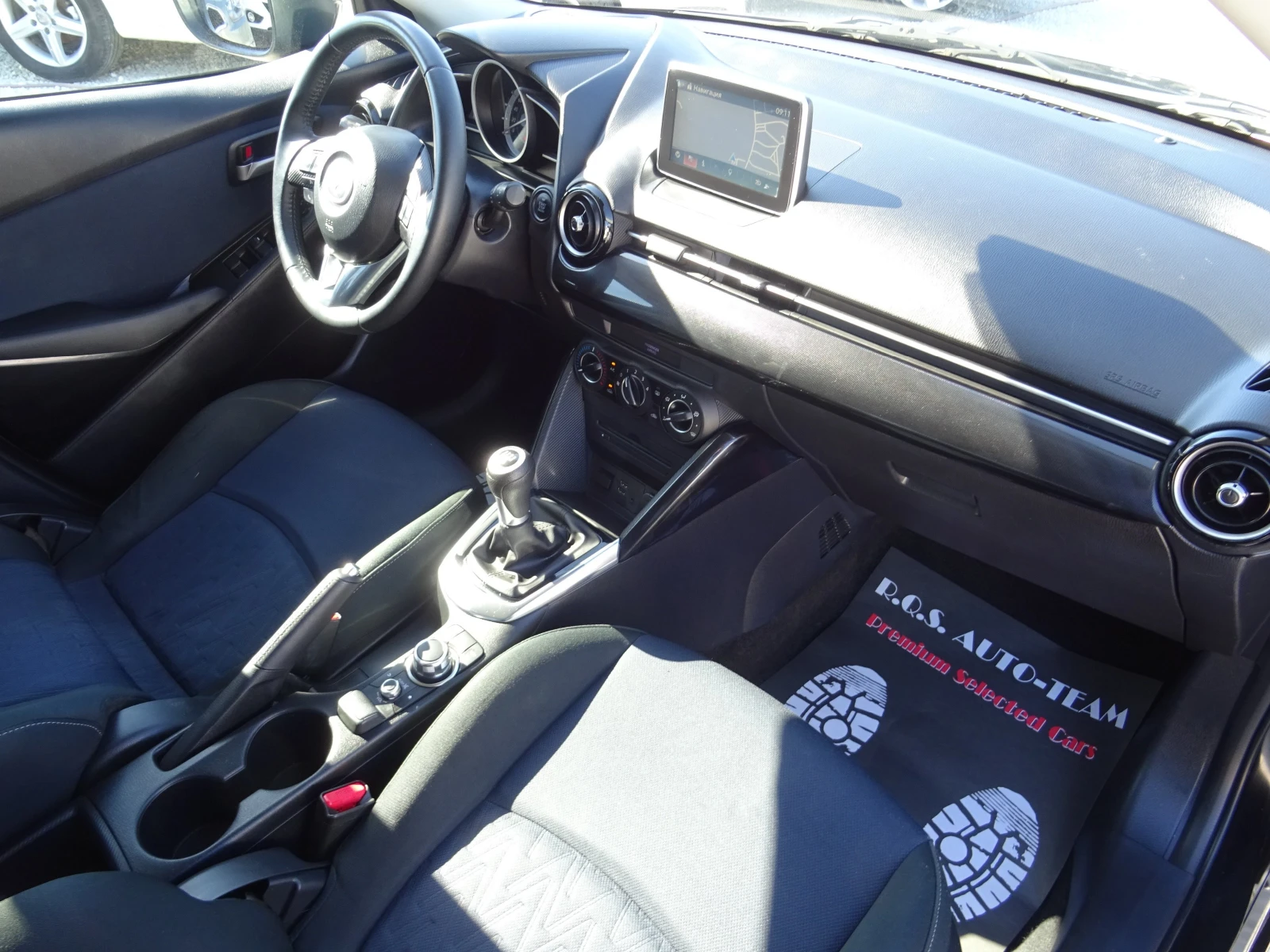 Mazda 2 1.5 Evolve 90cv, снимка 14 - Автомобили и джипове - 55067117