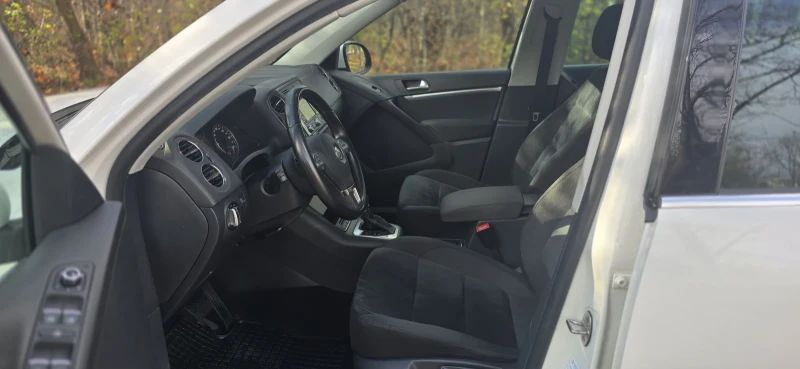 VW Tiguan PERFEKTNO, снимка 10 - Автомобили и джипове - 52493607