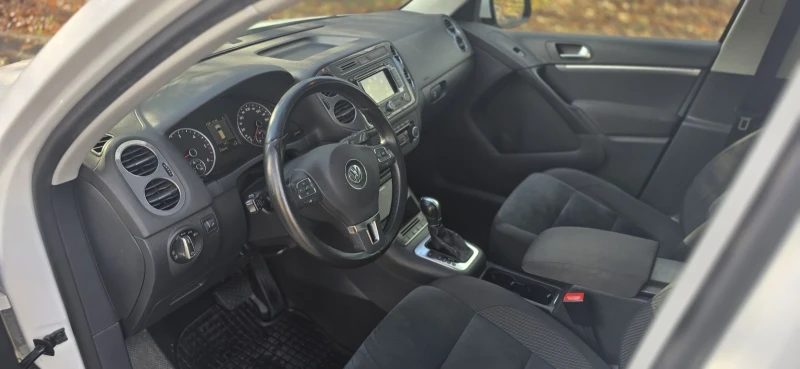 VW Tiguan PERFEKTNO, снимка 7 - Автомобили и джипове - 52493607