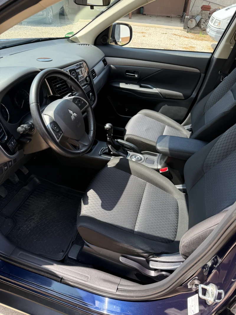 Mitsubishi Outlander 2.2DI-D, снимка 8 - Автомобили и джипове - 53314007