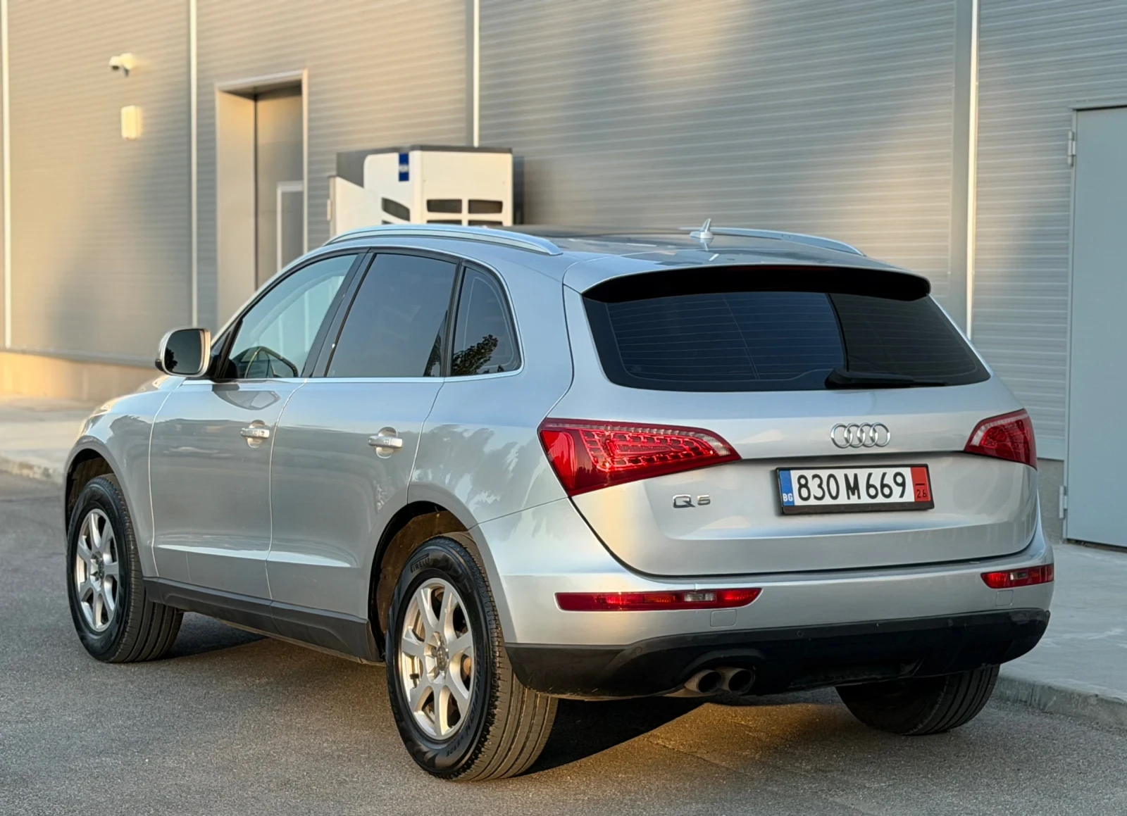 Audi Q5 2.0TDI/quattro/pano/navi/podgrev/koja, снимка 3 - Автомобили и джипове - 54430006