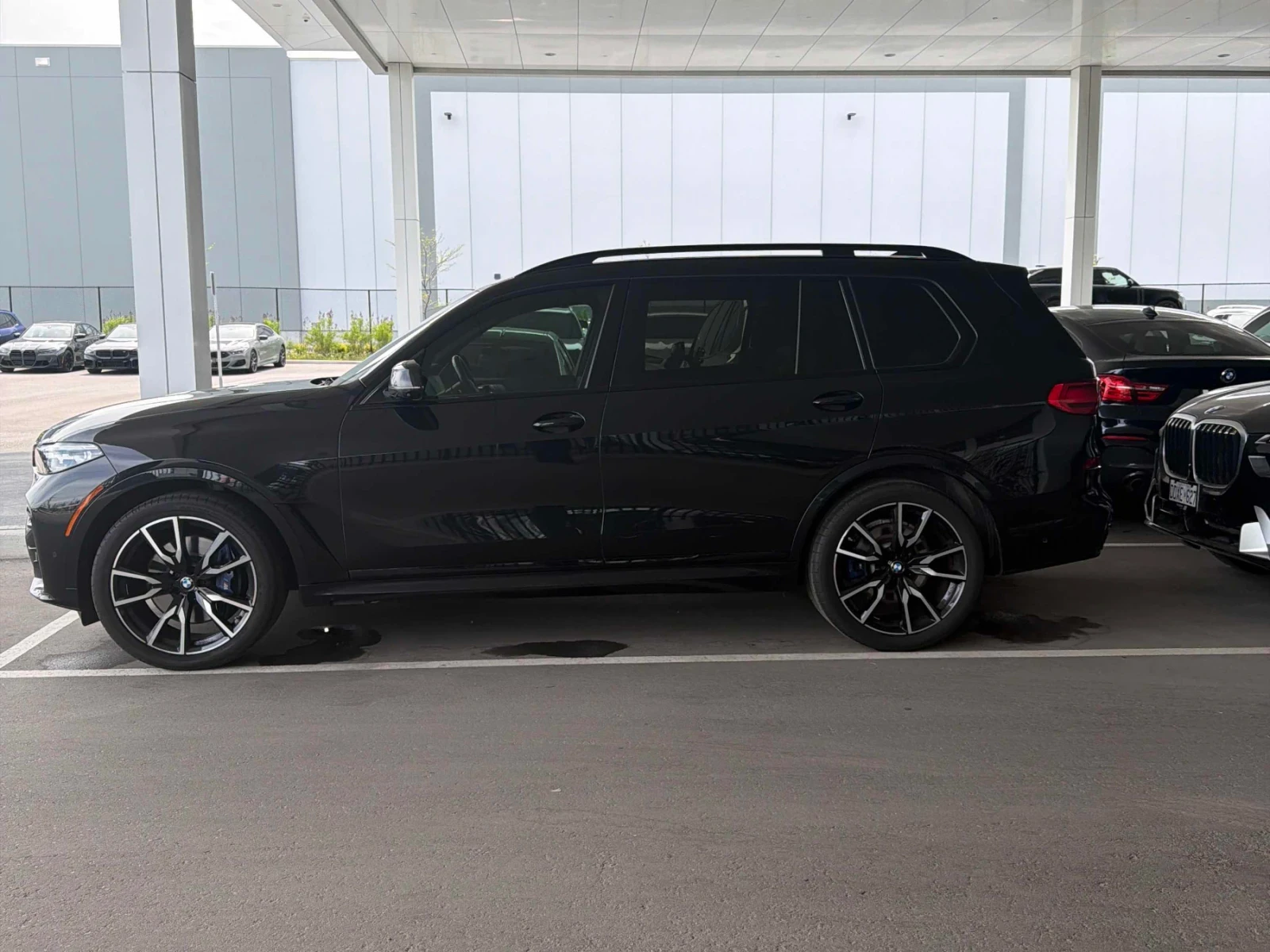 BMW X7 xDrive40i * ПОДГРЕВ * ПАНОРАМА * 360 * АВТОКРЕДИТ, снимка 2 - Автомобили и джипове - 54624293