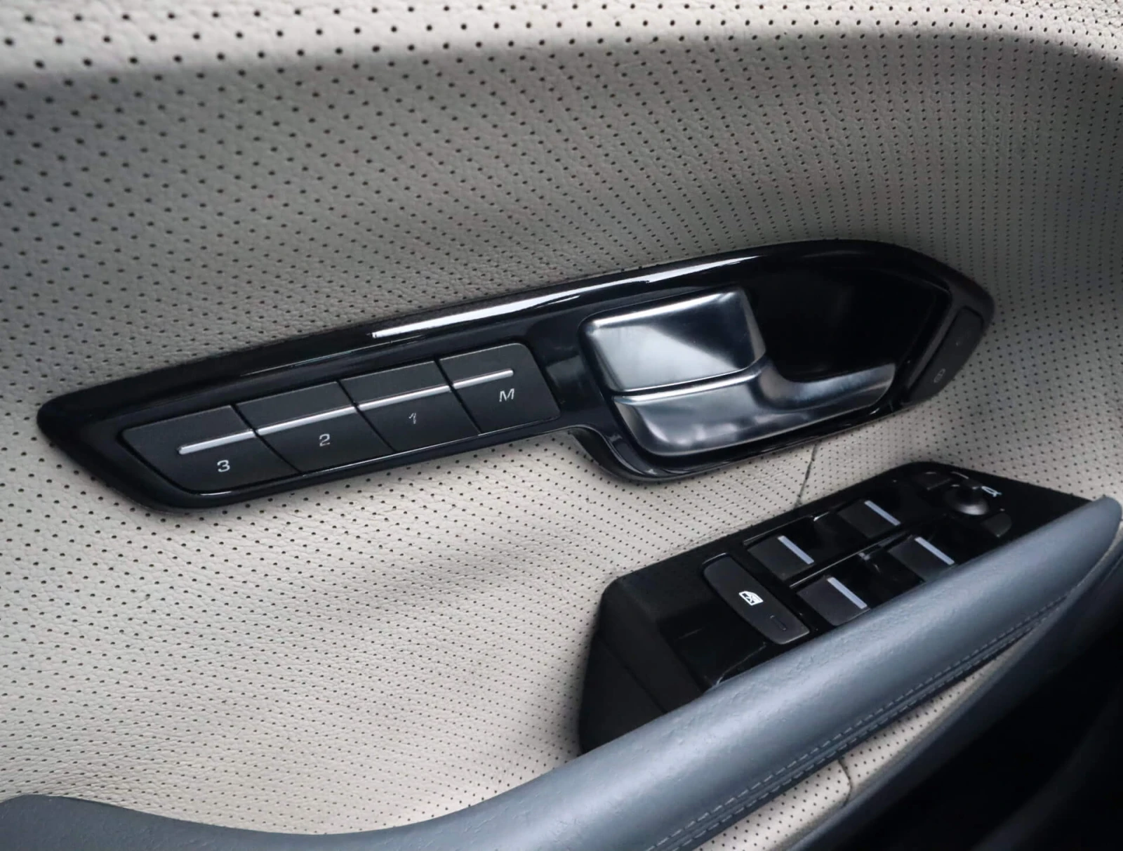 Land Rover Range Rover Evoque SD4/AWD/Dynamic/Meridian/Пано/Recaro/Memory/PDC, снимка 14 - Автомобили и джипове - 55073574