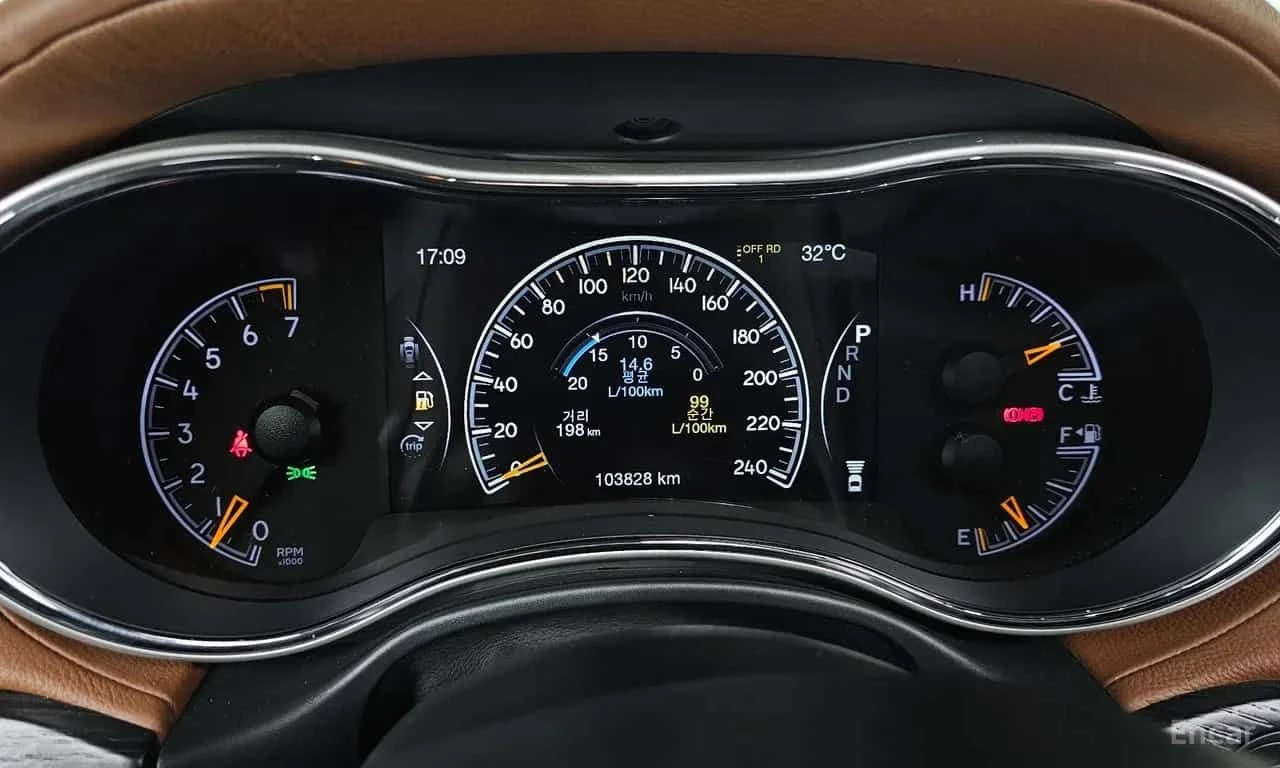 Jeep Cherokee 3.6 Summit * ДИСТРОНИК/ОБДУХ/ФИНАНСИРАНЕ, снимка 8 - Автомобили и джипове - 55565909