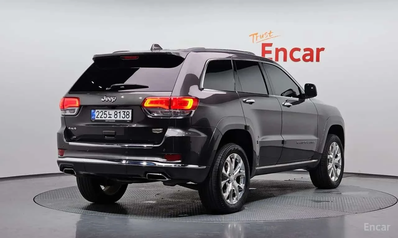 Jeep Cherokee 3.6 Summit * ДИСТРОНИК/ОБДУХ/ФИНАНСИРАНЕ, снимка 2 - Автомобили и джипове - 55565909