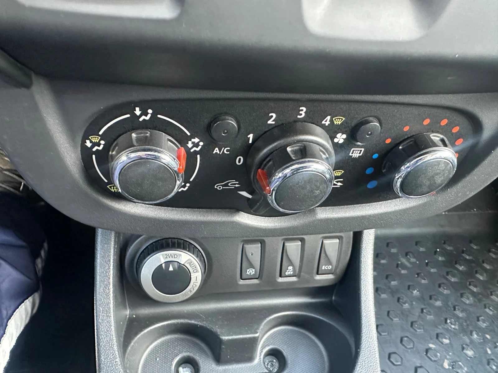 Dacia Duster 1.2 tce, снимка 9 - Автомобили и джипове - 56136621