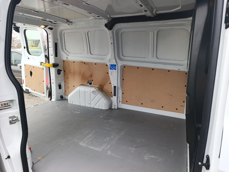Ford Transit Custom  2.0D, снимка 8 - Бусове и автобуси - 53246135
