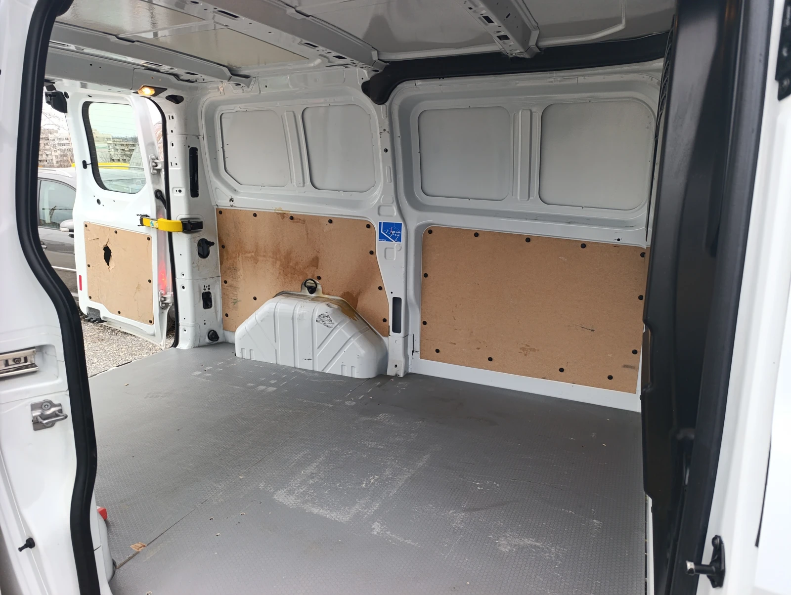 Ford Transit Custom  2.0D - изображение 8