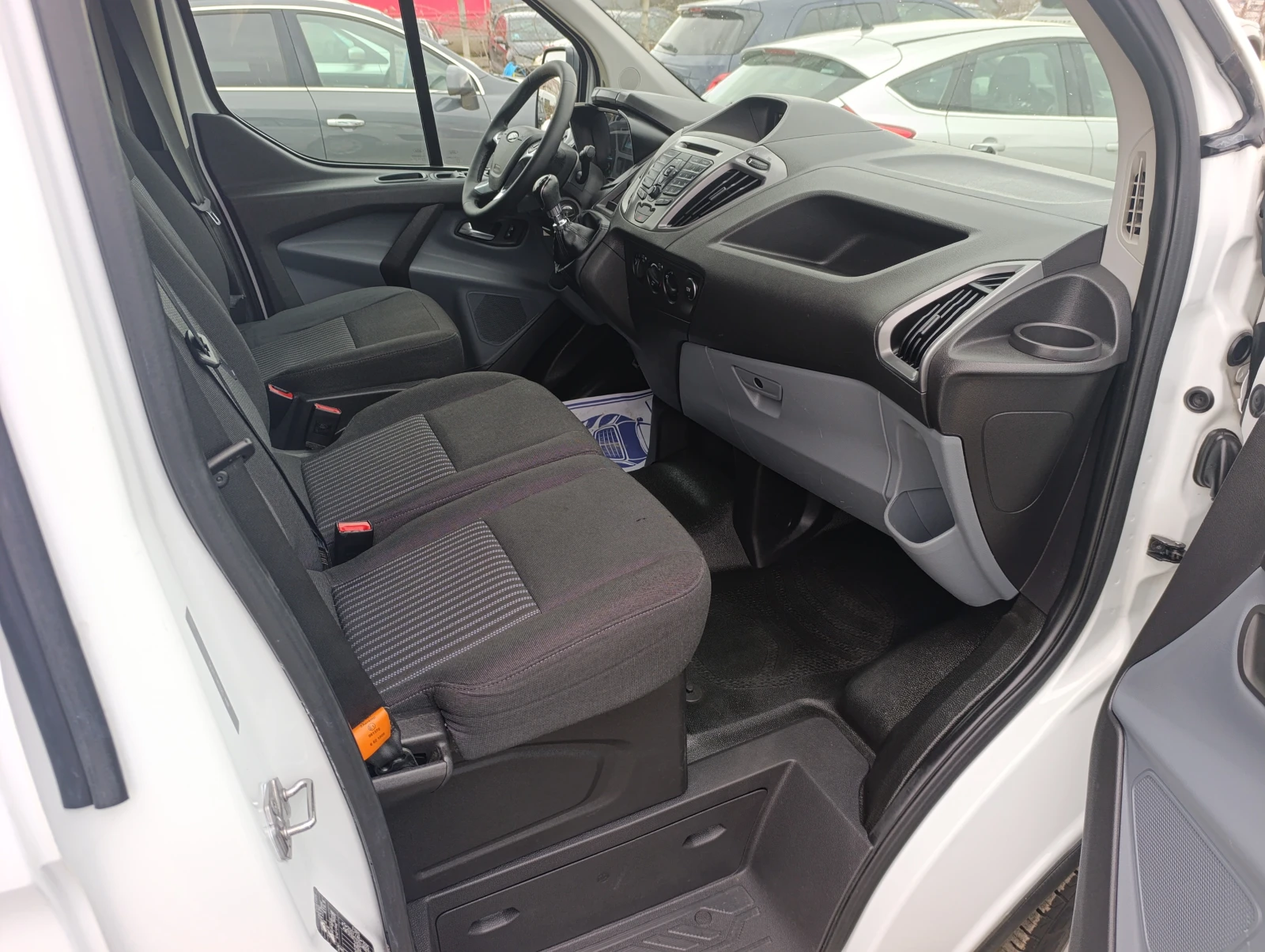Ford Transit Custom  2.0D - изображение 9