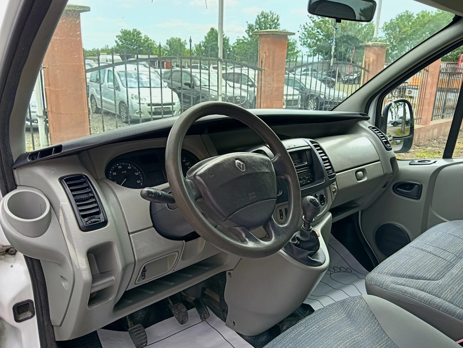 Renault Trafic 2.0 DCI, снимка 9 - Бусове и автобуси - 54881017