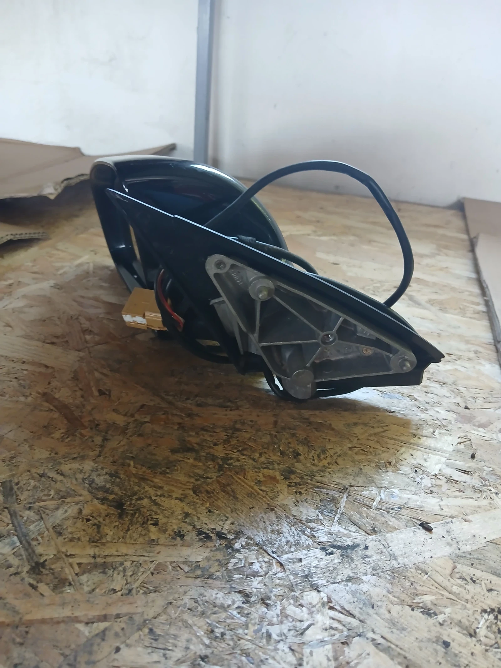 Огледало ляво Audi A4 B6 , снимка 2 - Части - 56128725