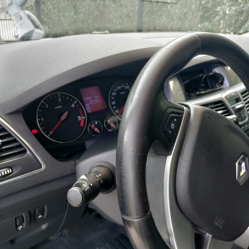 Renault Laguna 2.0dci, снимка 9 - Автомобили и джипове - 46392196