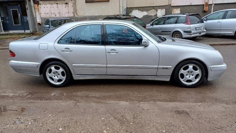 Mercedes-Benz E 270, снимка 3 - Автомобили и джипове - 48450609