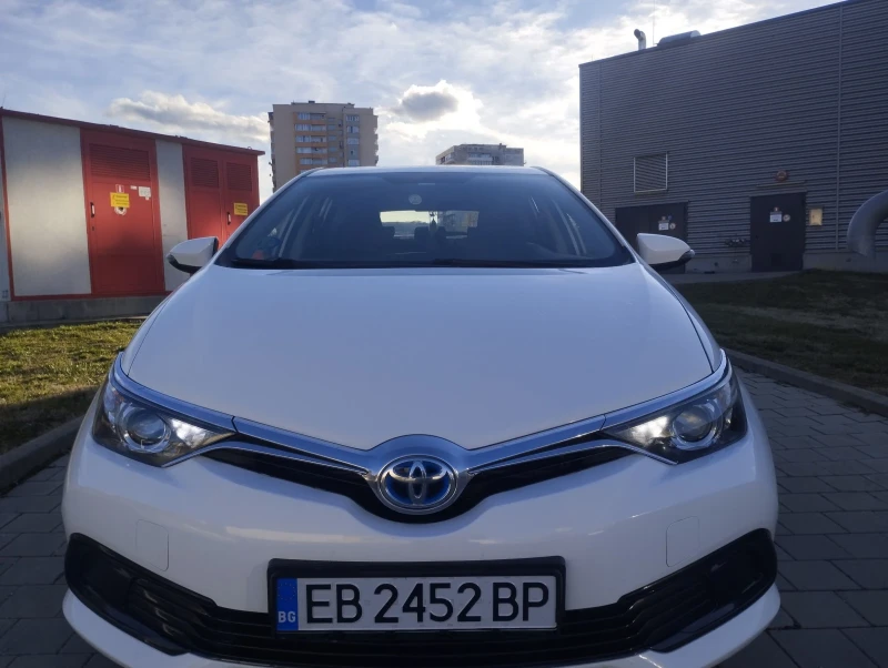 Toyota Auris 1.8 hybrid реални км, снимка 3 - Автомобили и джипове - 48758514