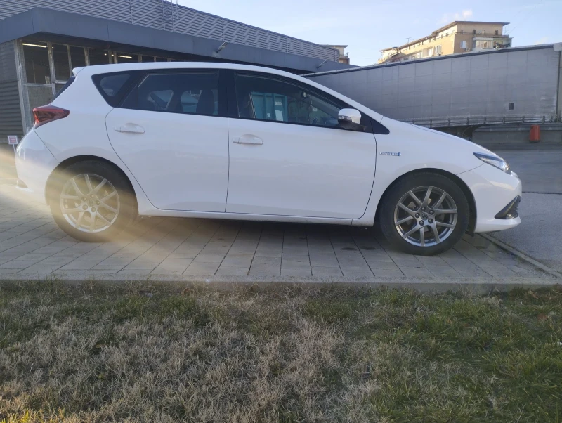 Toyota Auris 1.8 hybrid реални км, снимка 5 - Автомобили и джипове - 48758514