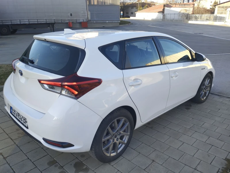 Toyota Auris 1.8 hybrid реални км, снимка 6 - Автомобили и джипове - 48758514