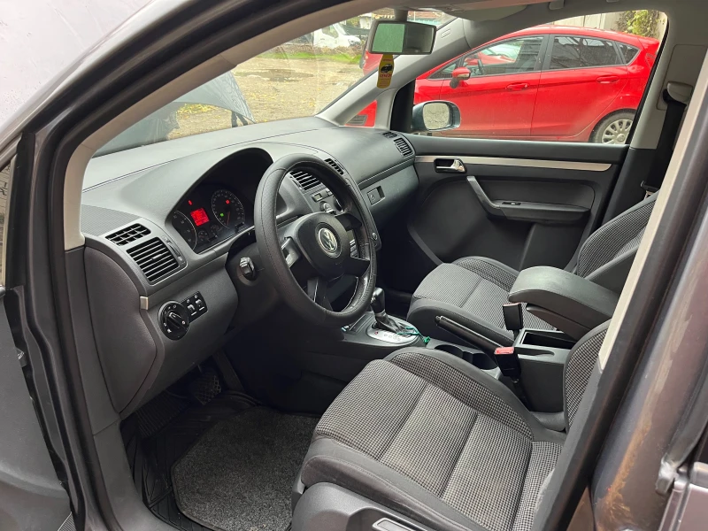 VW Touran, снимка 2 - Автомобили и джипове - 52524897