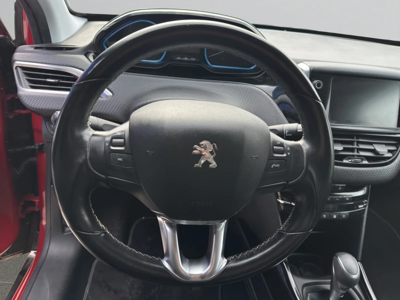 Peugeot 2008 1.2 PureTech Allure, снимка 13 - Автомобили и джипове - 53455641