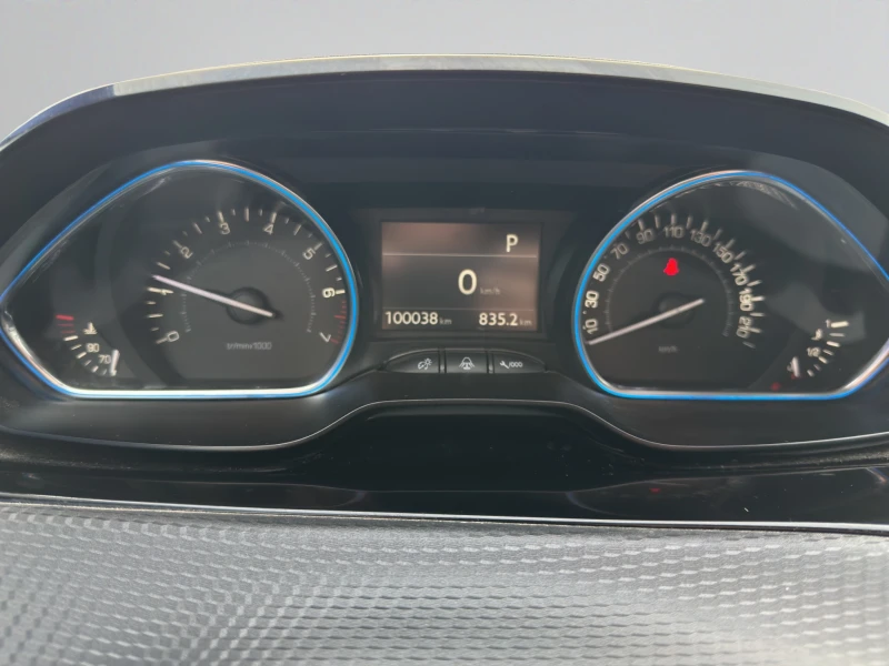 Peugeot 2008 1.2 PureTech Allure, снимка 14 - Автомобили и джипове - 53455641