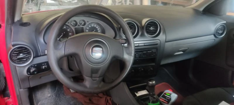 Seat Ibiza   1.2 12v, снимка 4 - Автомобили и джипове - 47195458