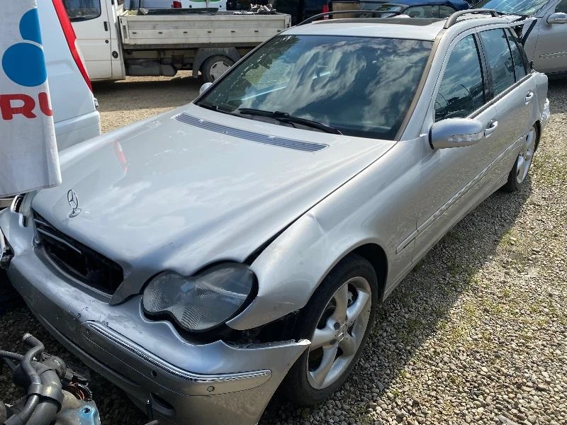 Mercedes-Benz C 220, снимка 3 - Автомобили и джипове - 37216543