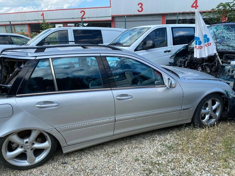 Mercedes-Benz C 220, снимка 2 - Автомобили и джипове - 37216543