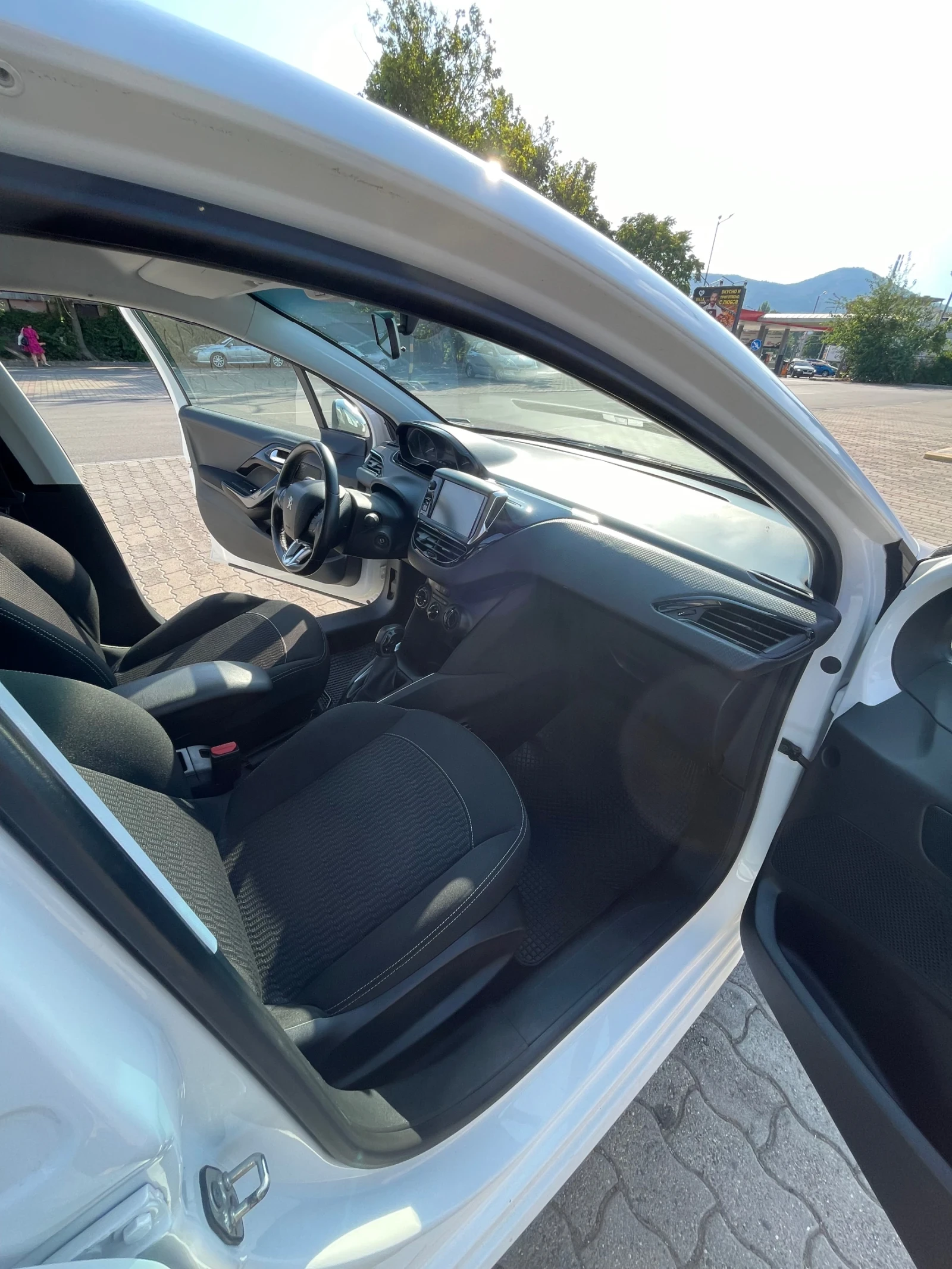 Peugeot 208  - изображение 9