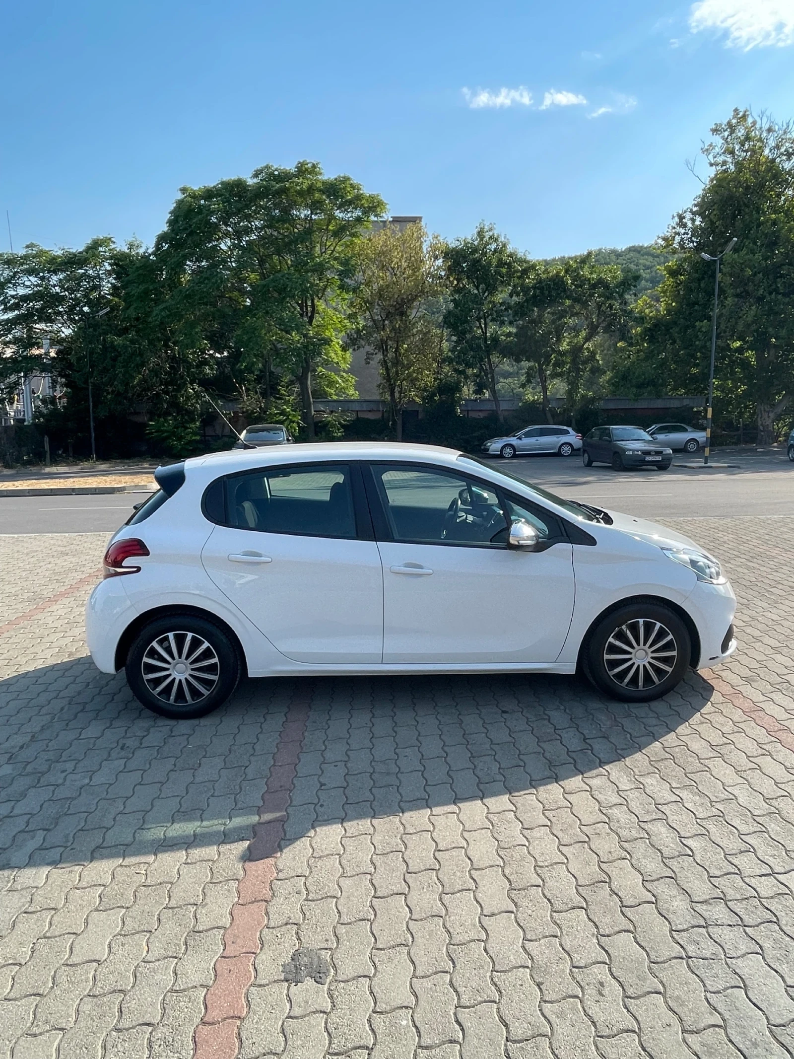 Peugeot 208  - изображение 7