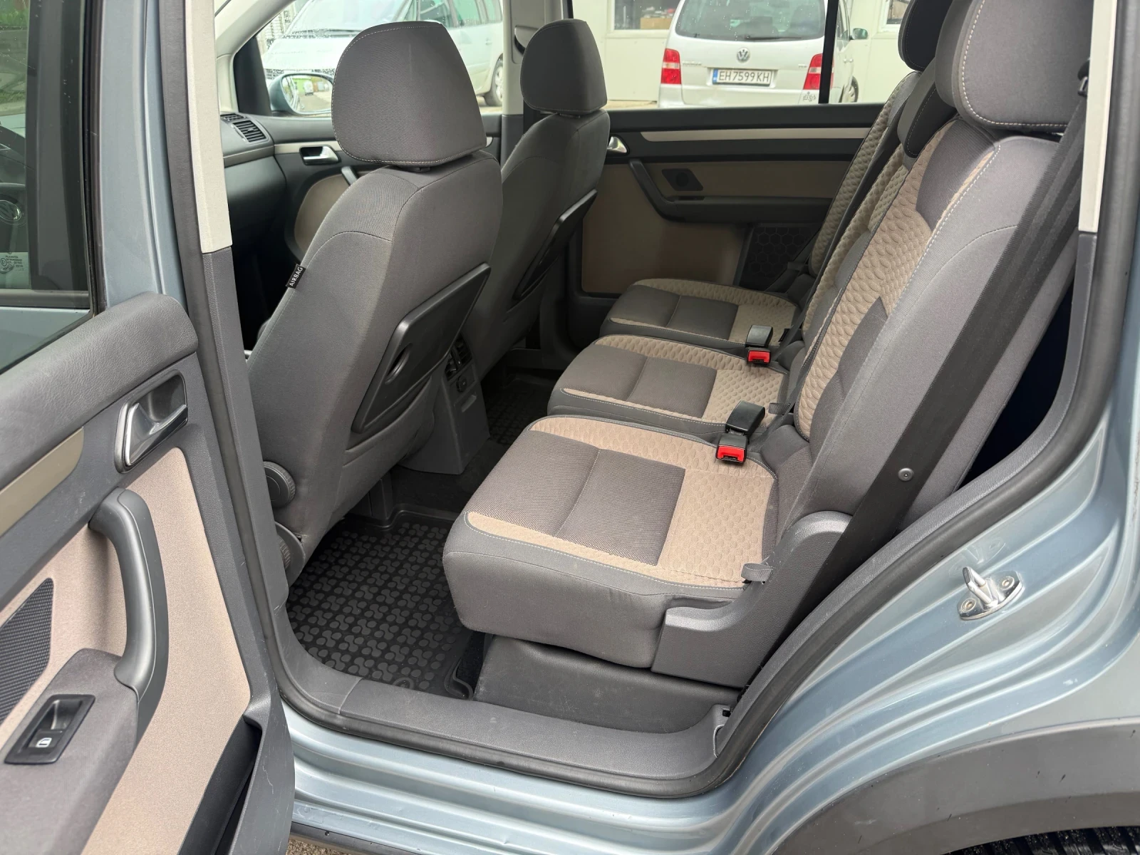 VW Touran 2.0TDI DSG 170к.с, снимка 13 - Автомобили и джипове - 54172196