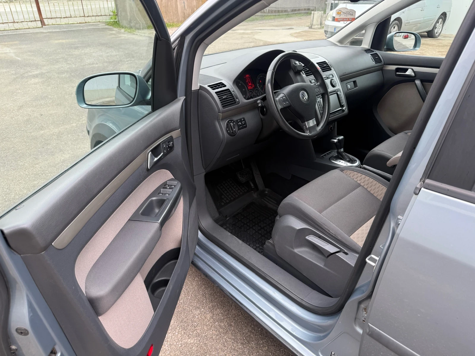 VW Touran 2.0TDI DSG 170к.с, снимка 11 - Автомобили и джипове - 54172196