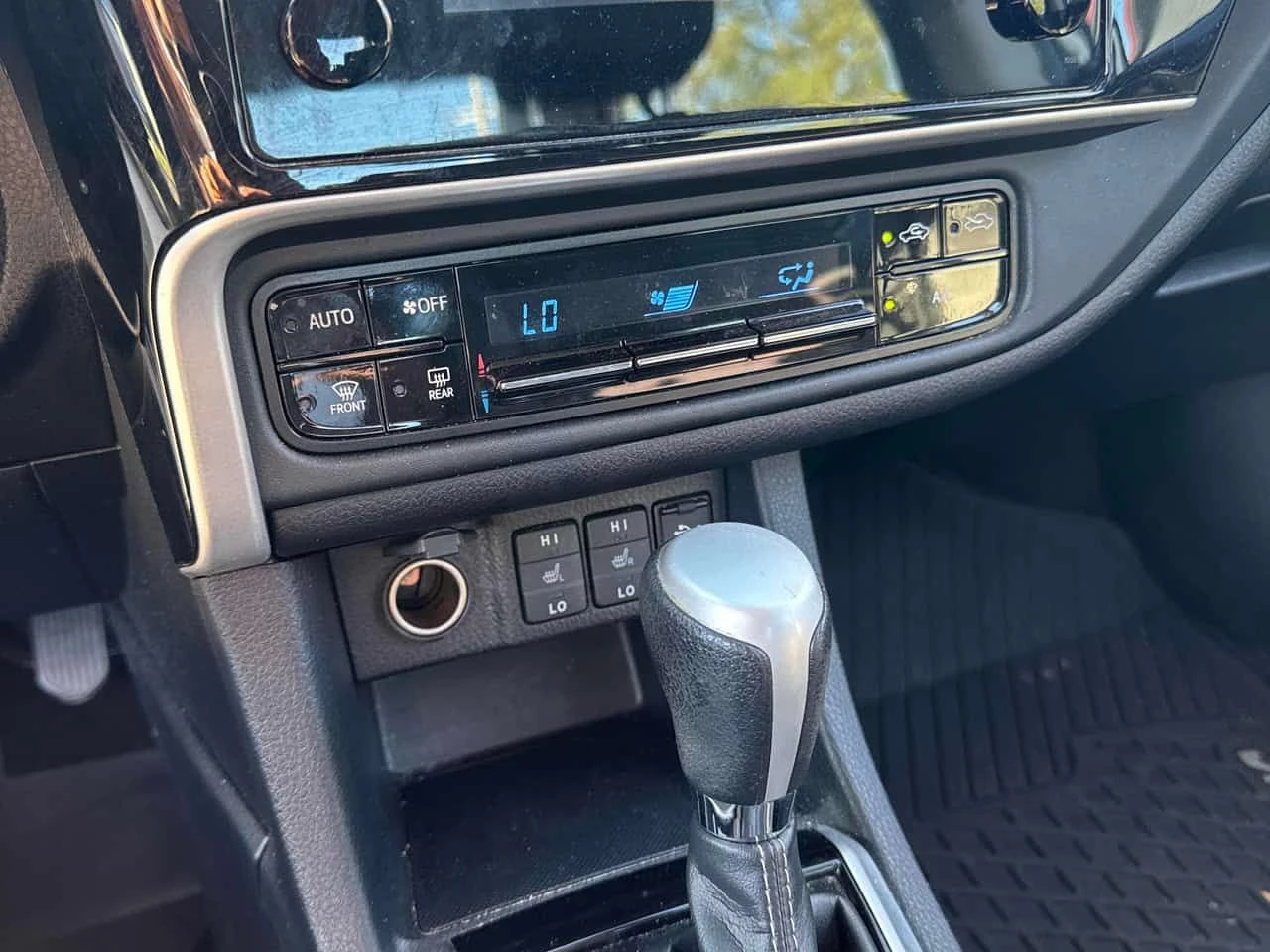 Toyota Corolla * LE CVT * АВТОКРЕДИТ БЕЗ ПЪРВОНАЧАЛНА ВНОСКА* , снимка 11 - Автомобили и джипове - 54903563