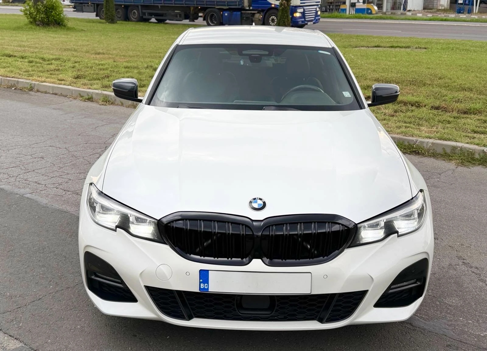 BMW 320 xDrive M Sport, снимка 2 - Автомобили и джипове - 55534038