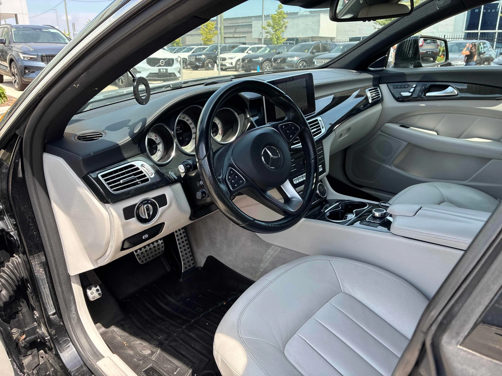 Mercedes-Benz CLS 400 / 360 / DIS / Harman Kardon / КЛИП НА МОТОРА, снимка 5 - Автомобили и джипове - 55897353
