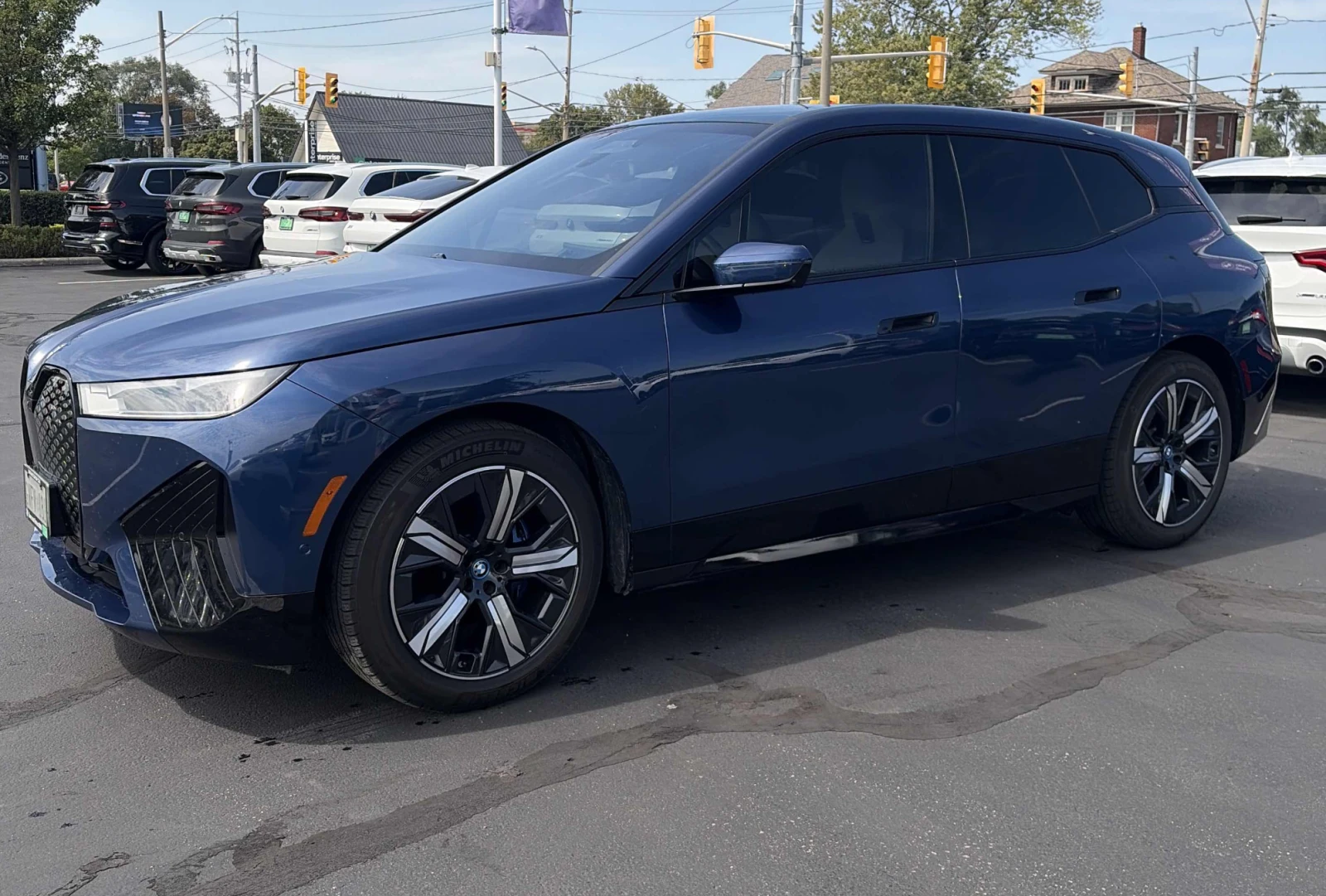 BMW iX 50* XDRIVE* HARMAN KARDON* 360 КАМЕРИ* ТЪРГ, снимка 3 - Автомобили и джипове - 55929783