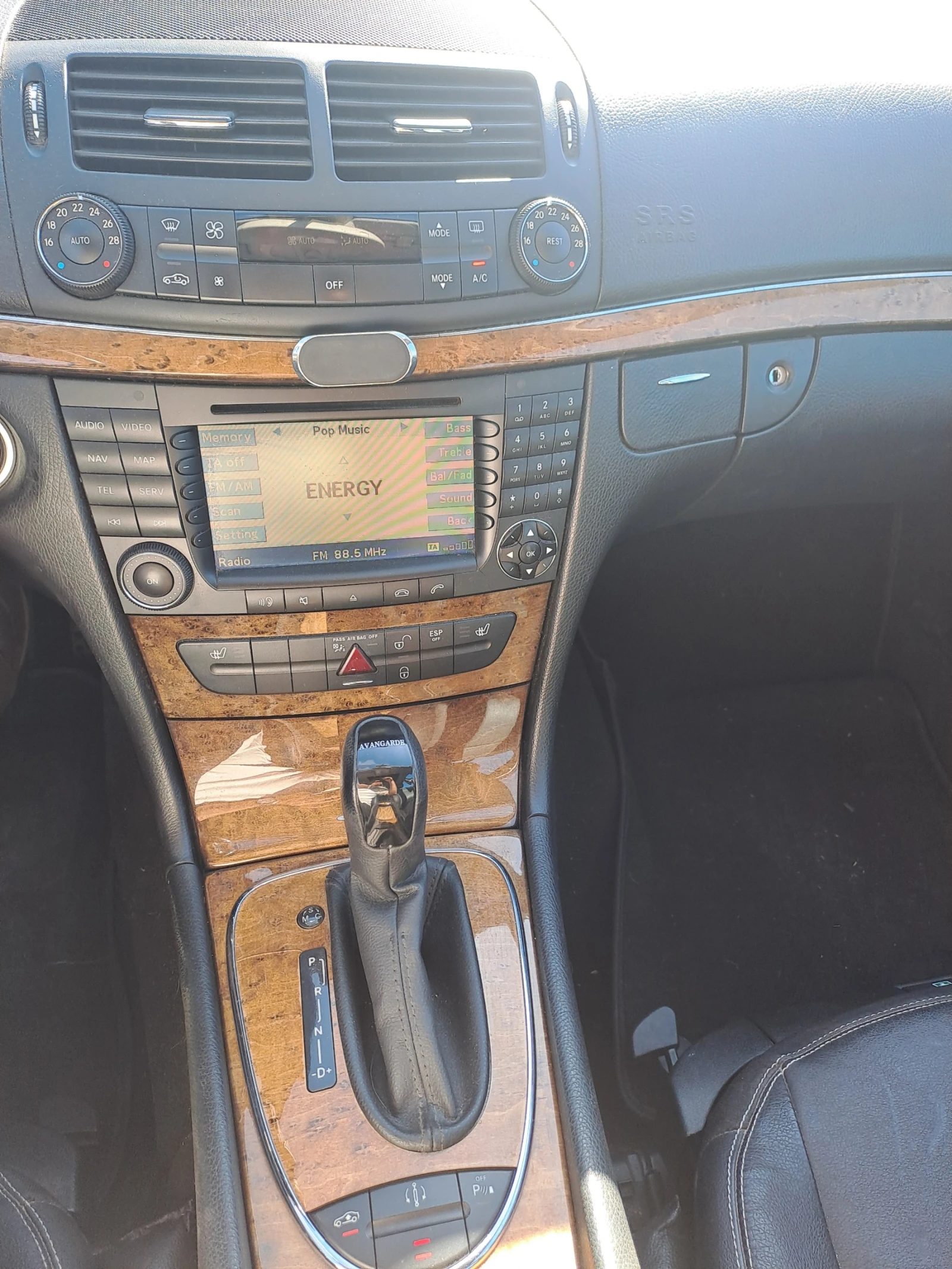 Mercedes-Benz E 320 3.0CDI 4MATIC AVANGARD 224K.C., снимка 8 - Автомобили и джипове - 56323768