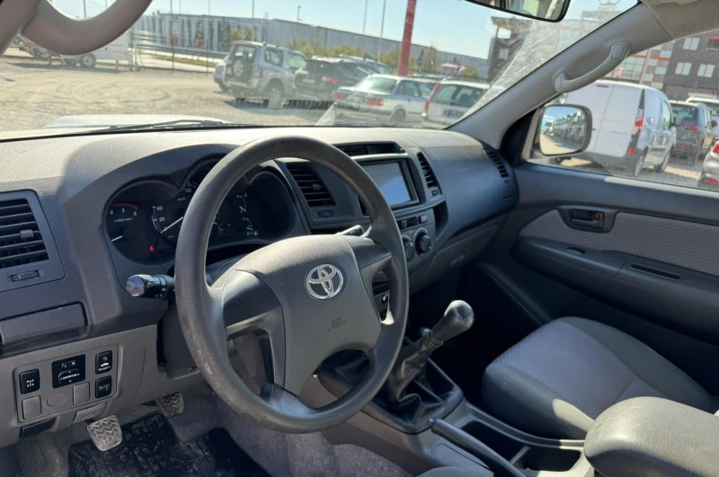 Toyota Hilux 2.5D 4X4, снимка 11 - Автомобили и джипове - 47686507